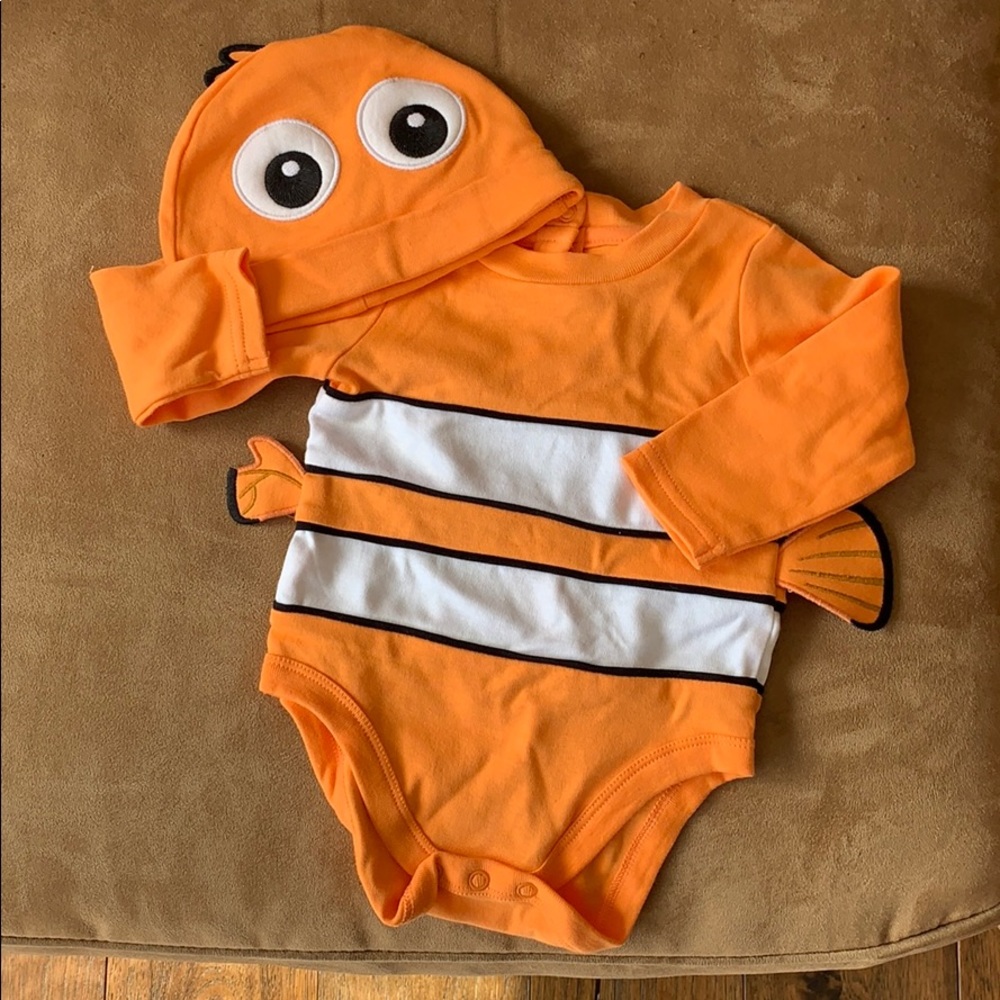 Disney Finding Nemo onesie and cap 6-9m